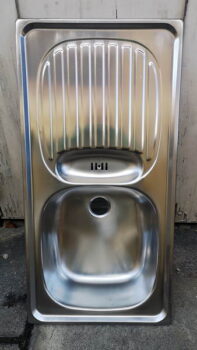 Spühlbecken aus Chromstahl