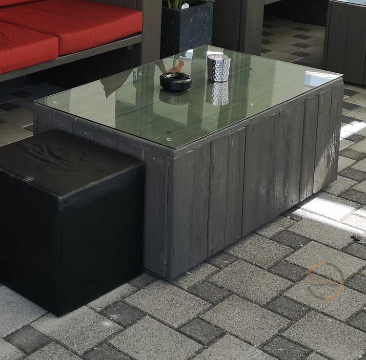 Loungetisch mit Glasplatte